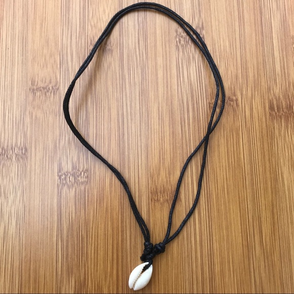 Cowrie Shell Necklace🐚 - Picture 2 of 4